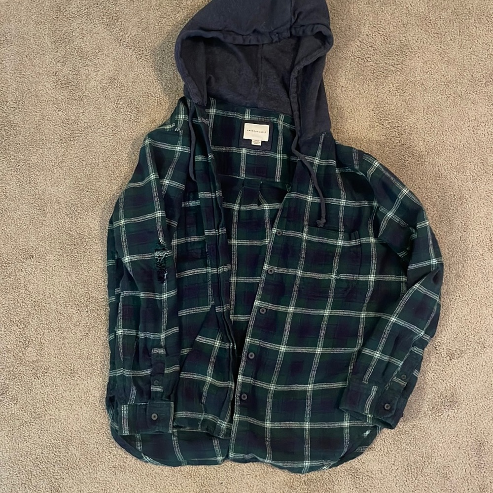 Womens Distressed American Eagle button down hooded flannel.